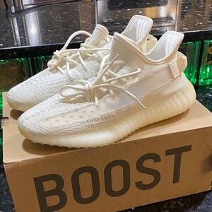 NIB Adidas Yeezy Boost 350 V2 Men's Athletic Shoes Size 8.5 Women’s Size 10 Bone